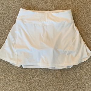 Lulu Lemon white workout tennis skirt size 2 Tall